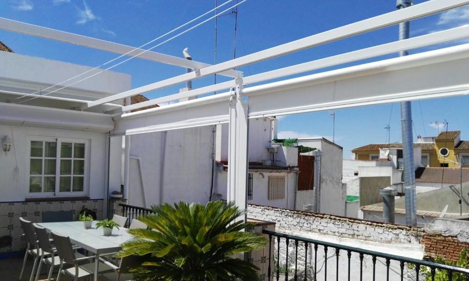 Instalación de toldo en una terraza